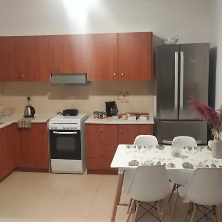 Mama Marina Near To The Airport *