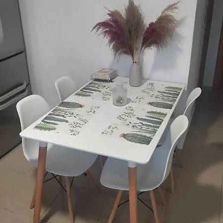 Mama Marina Near To The Airport Apartman *