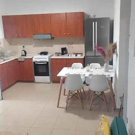 Mama Marina Near To The Airport Apartamento