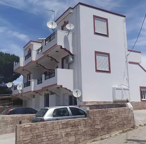 Mama Marina Near To The Airport Lägenhet