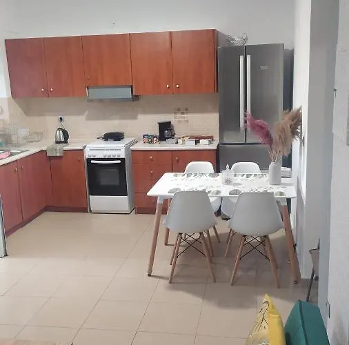 Mama Marina Near To The Airport شقة